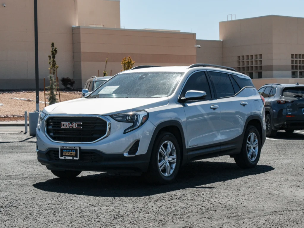 Used 2020 Quicksilver Metallic GMC SLE image 1