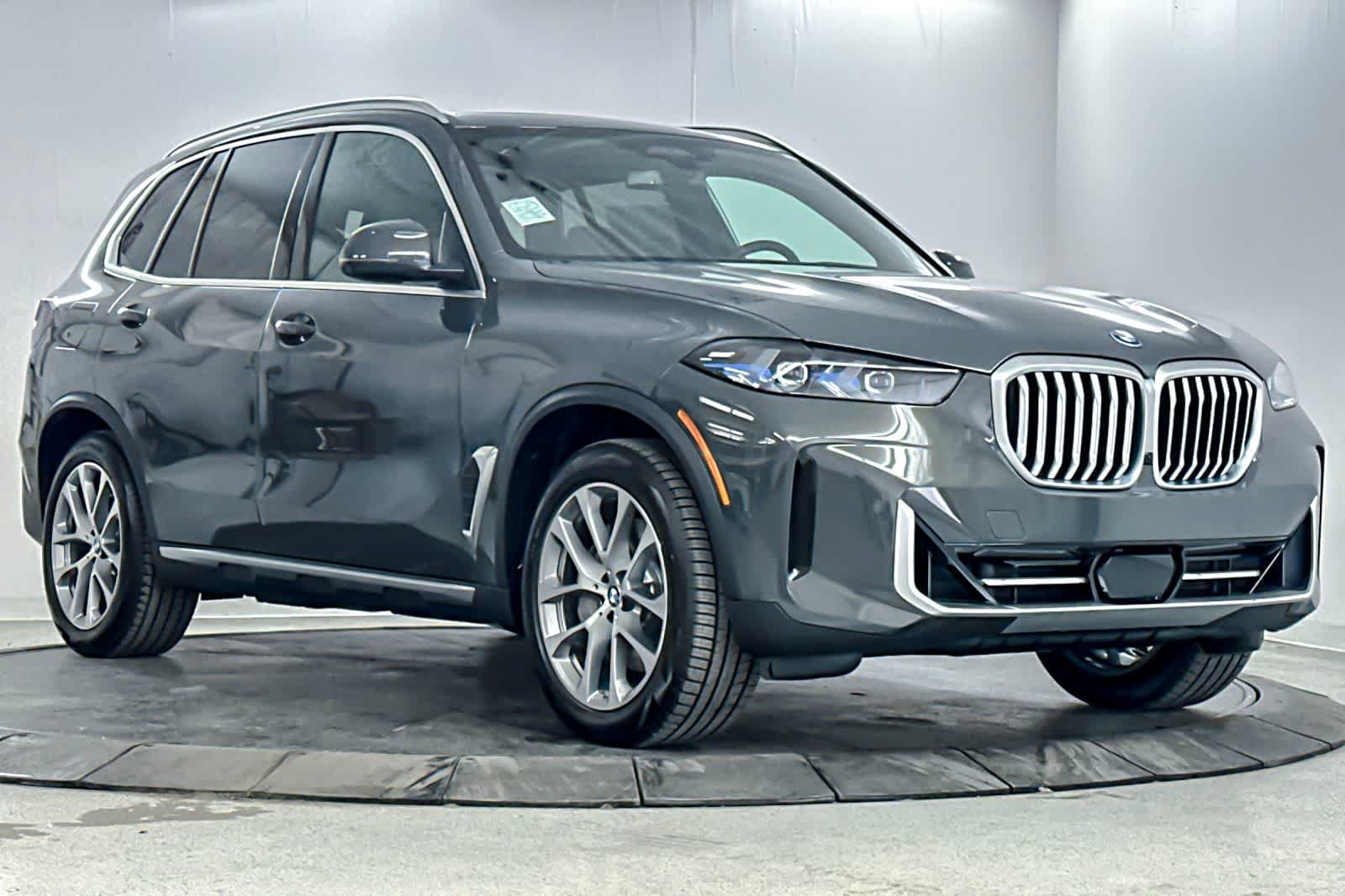 New 2026 Dravit Grey Metallic BMW xDrive50e image 9
