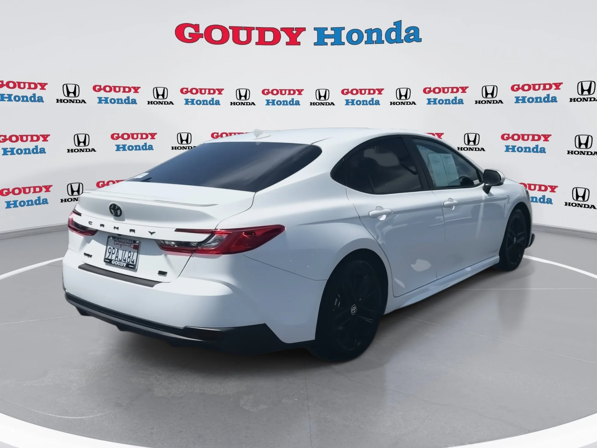 Used 2025 Ice Cap Toyota SE image 8