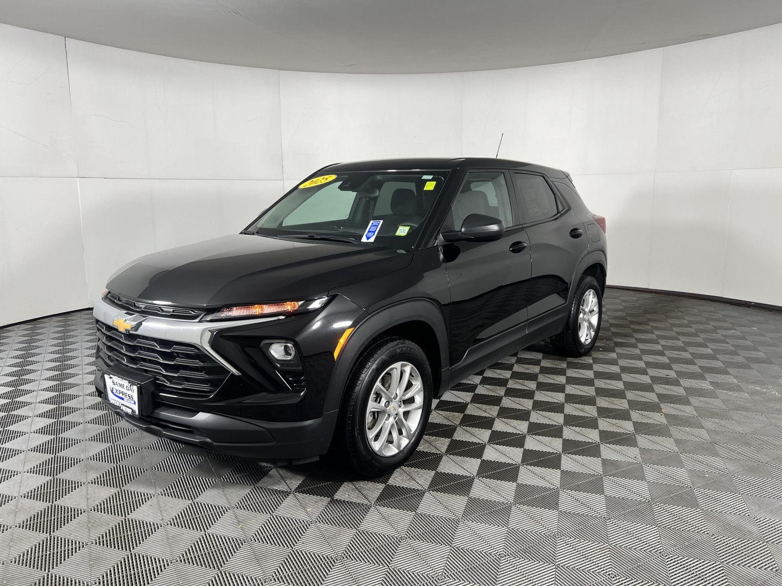 Used 2025 Mosaic Black Metallic Chevrolet LS image 17