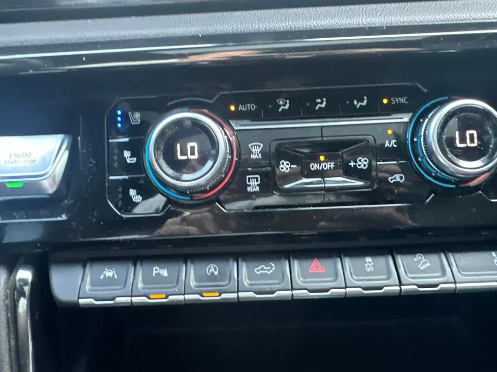 Used 2022 Blue GMC AT4 image 22
