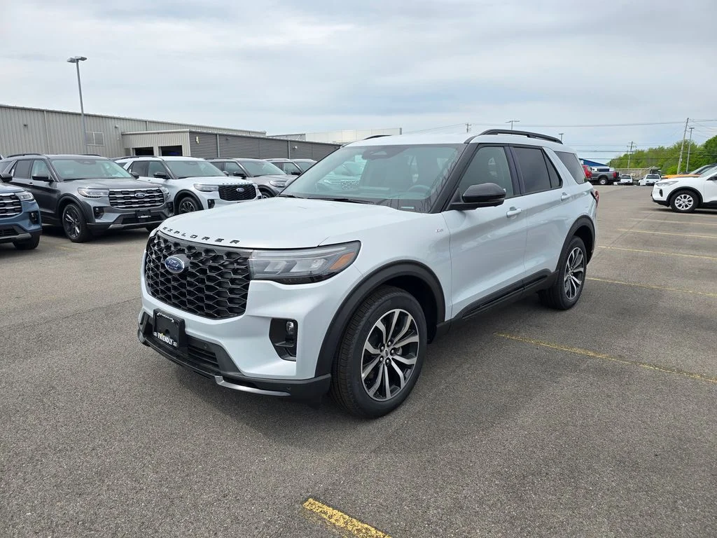 2026 Ford Explorer ST-LINE 4WD's photo