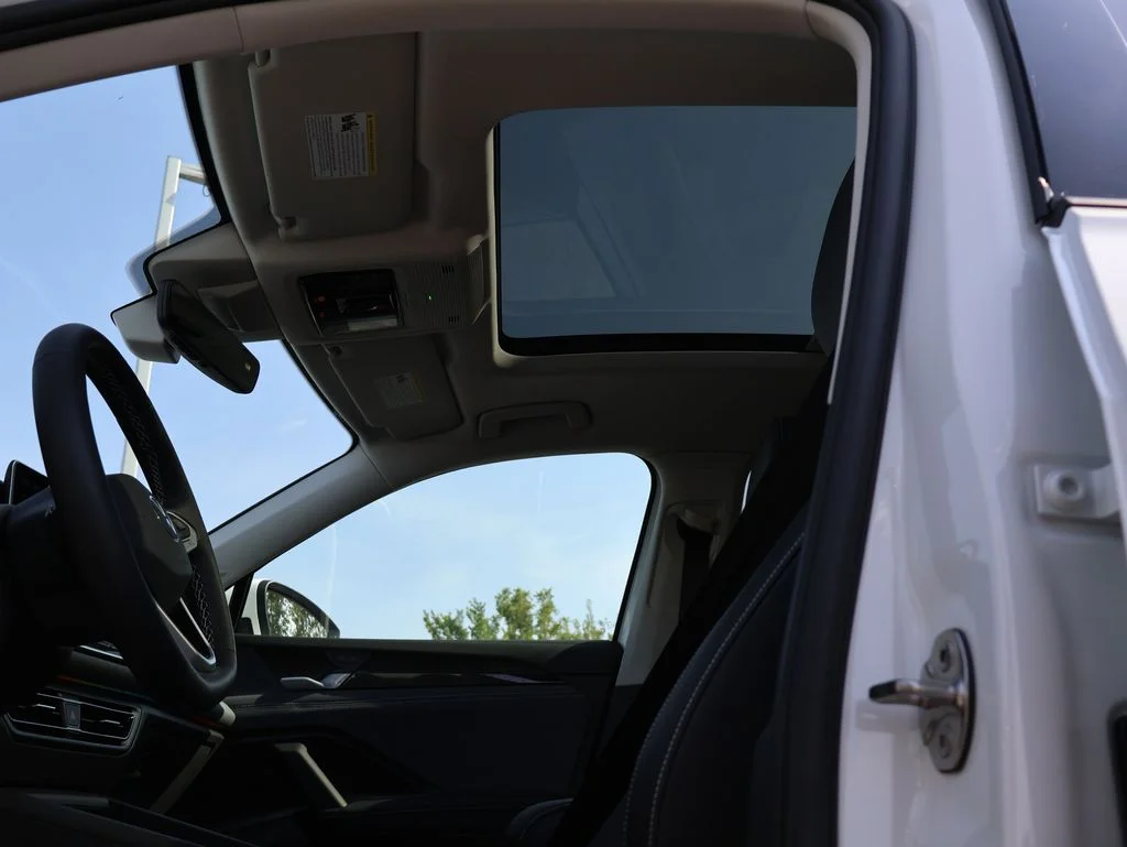 New 2026 White Volkswagen 2.0T SE image 30