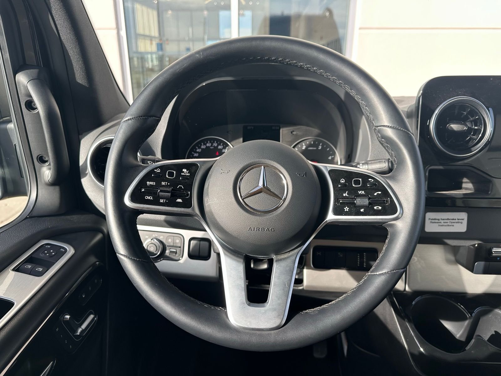 Used 2022  Mercedes-Benz 24GL 4X4 image 21