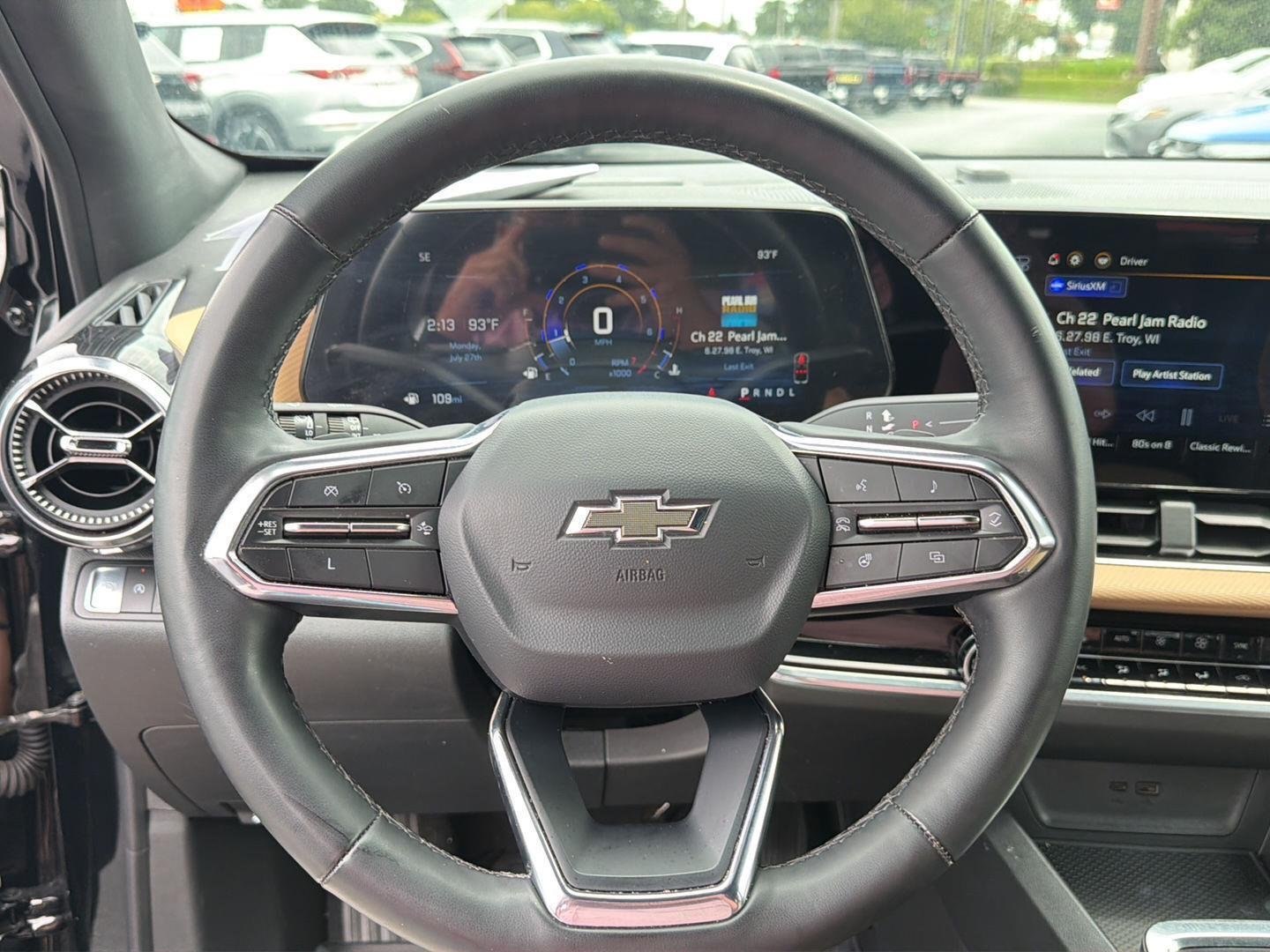 Used 2025 Mosaic Black Metallic Chevrolet FWD ACTIV image 20