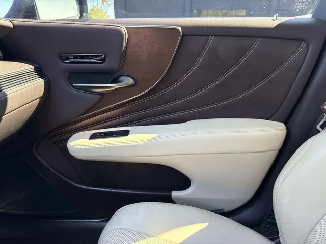 Used 2019  Lexus 500 Base image 29