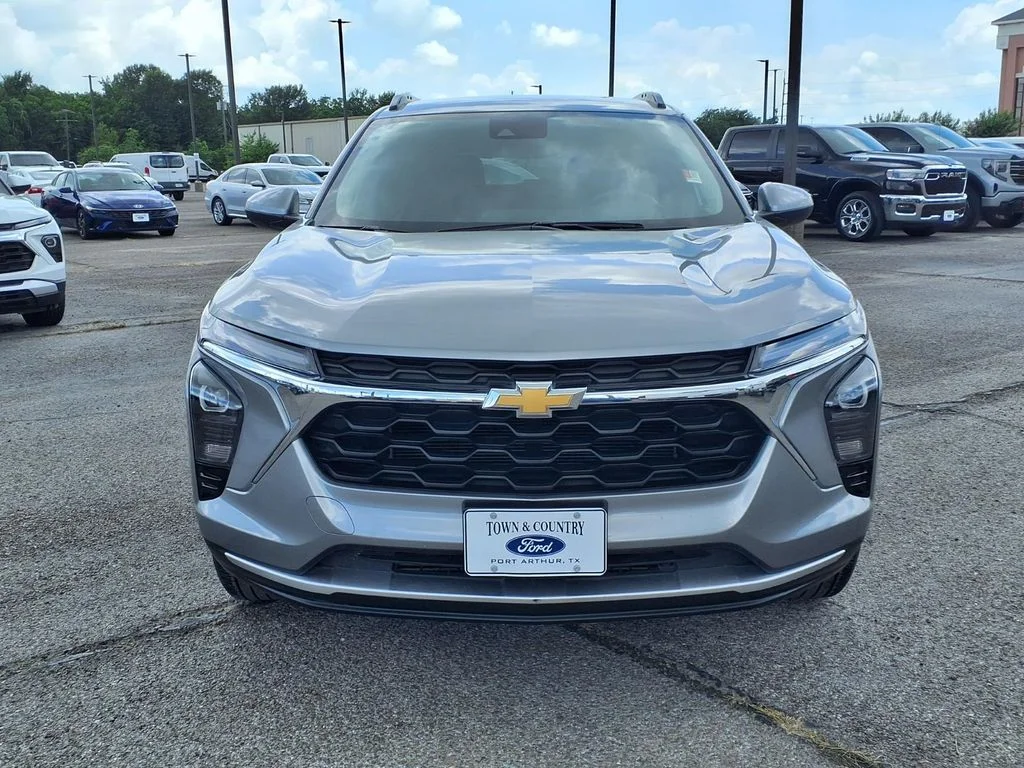 Used 2025 Gray Chevrolet LT image 5