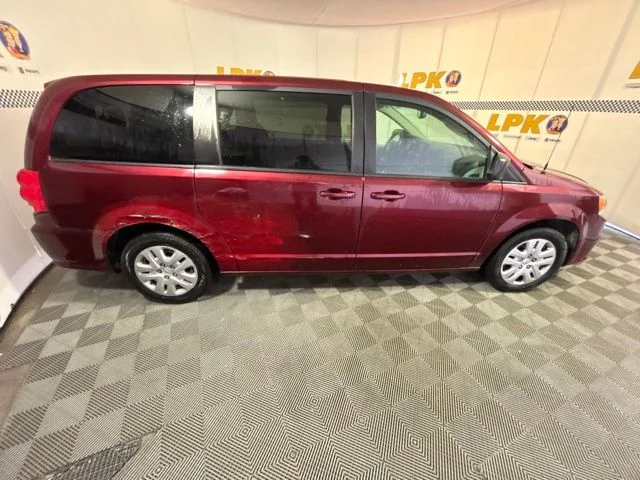 Used 2018 Red Dodge SE image 6