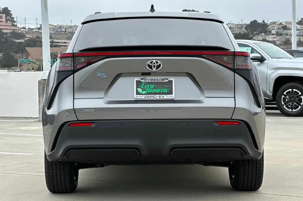 New 2027 Heavy Metal <sup>1</sup> Toyota  XLE image 5
