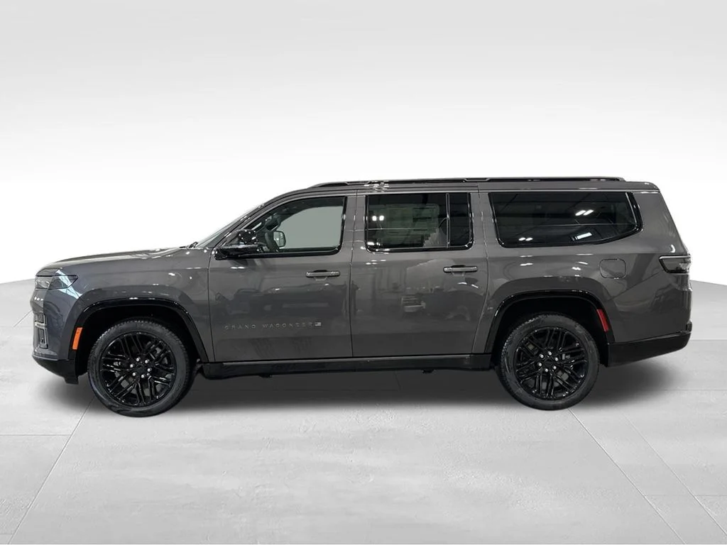 New 2026 Baltic-Gray Metallic Clear-Coat Exterior Paint Jeep Limited Reserve image 5