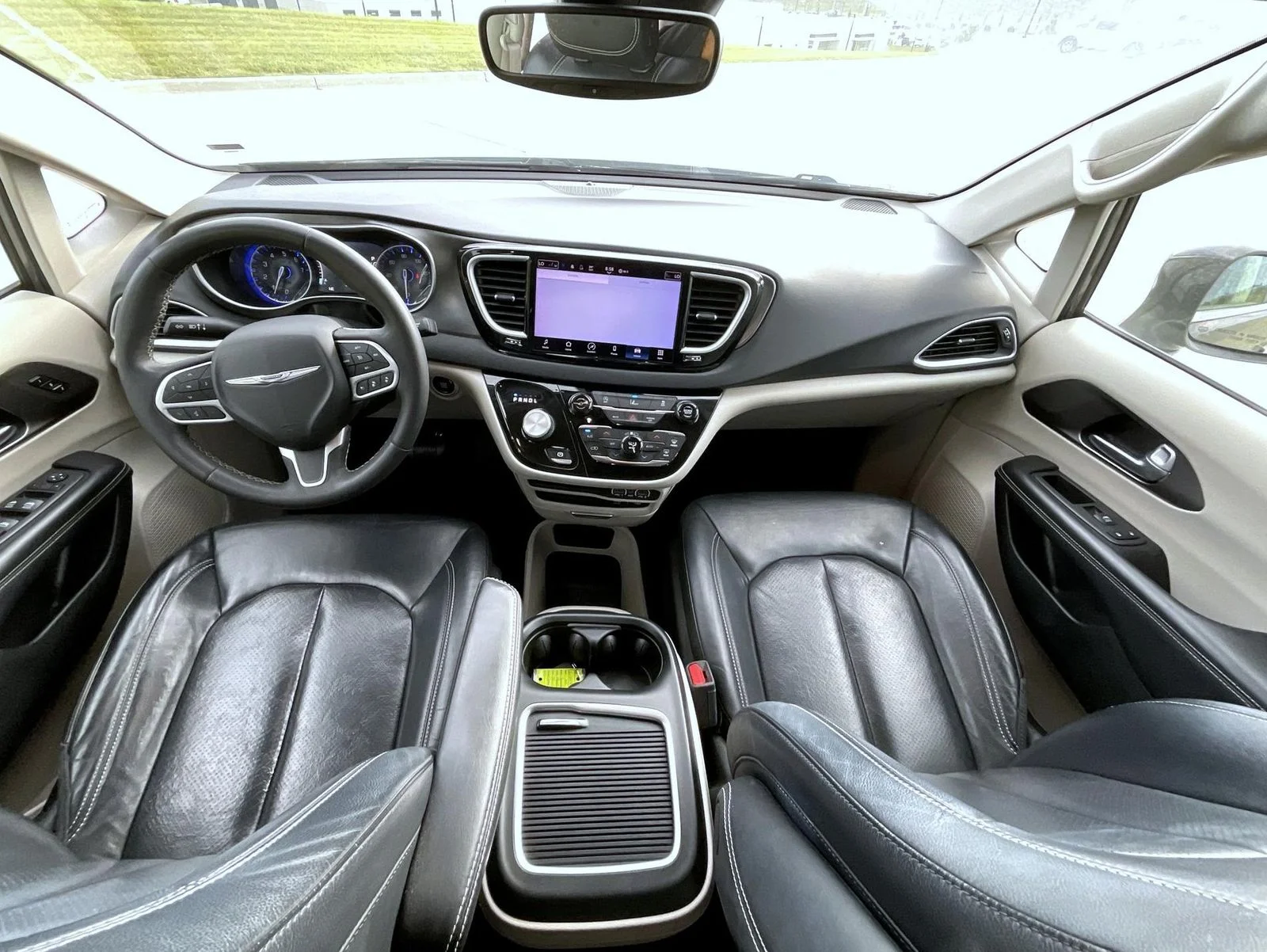 Used 2022 White Chrysler Touring L image 15