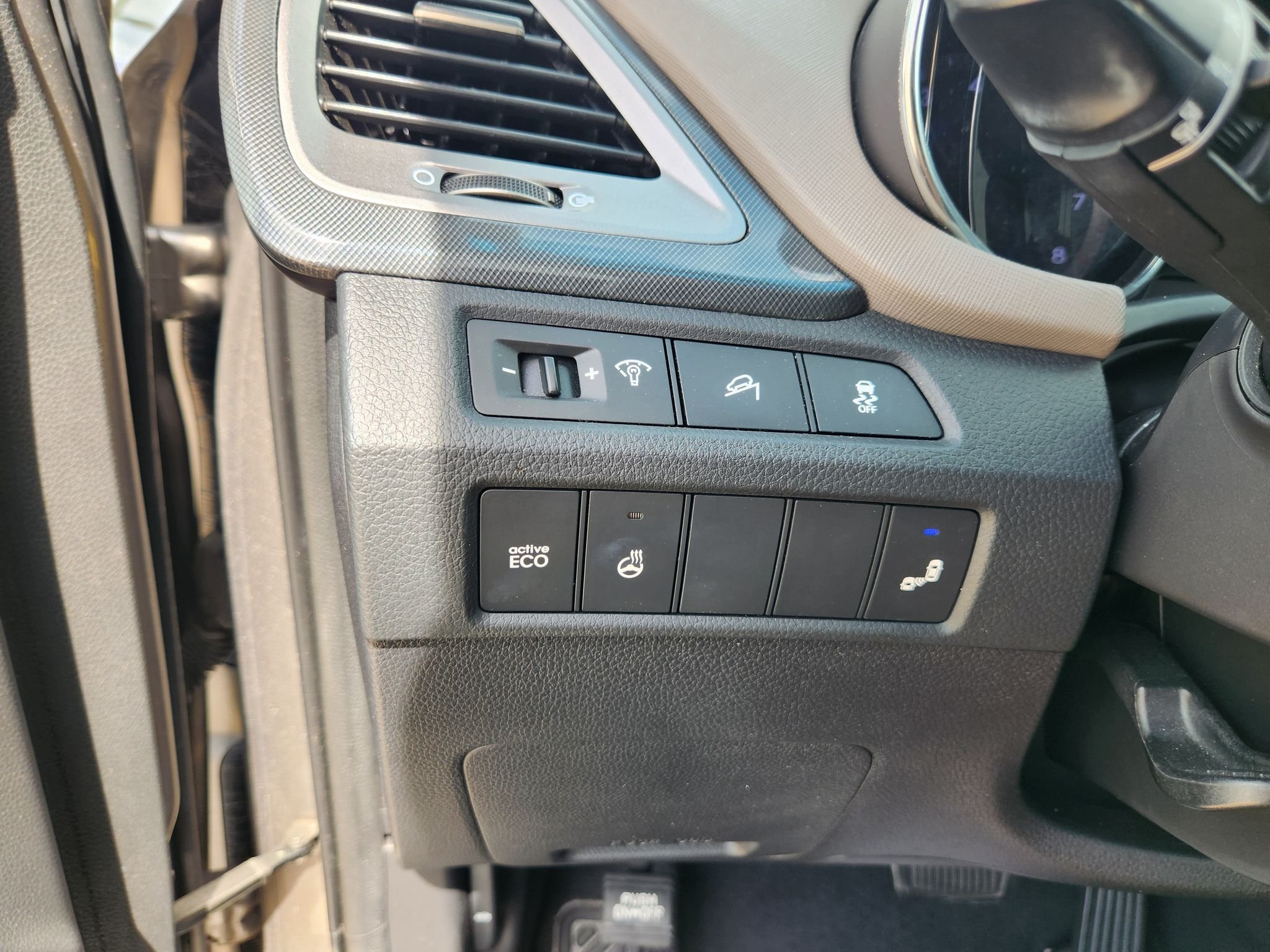 Used 2015 Mineral Gray Hyundai 2.4L (A6) image 23