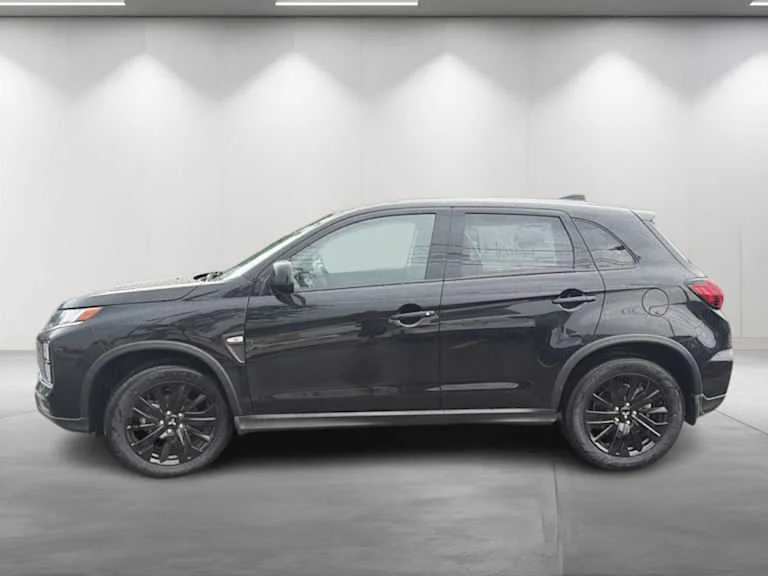 New 2027 Labrador Black Pearl Mitsubishi LE image 6
