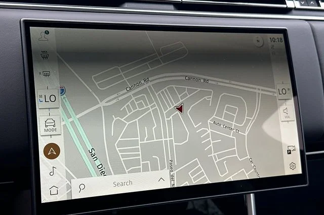 New 2026 Ostuni Pearl White Land Rover SE image 17