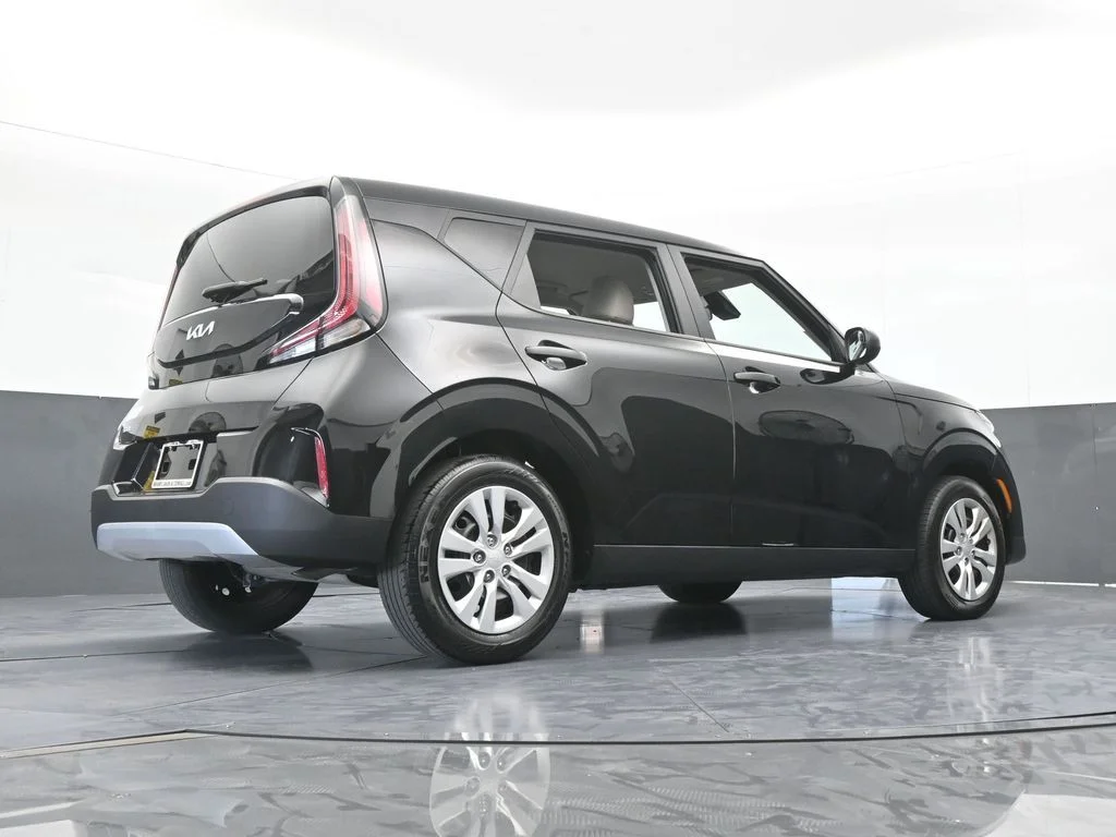 Used 2023 Fusion Black Kia LX image 47