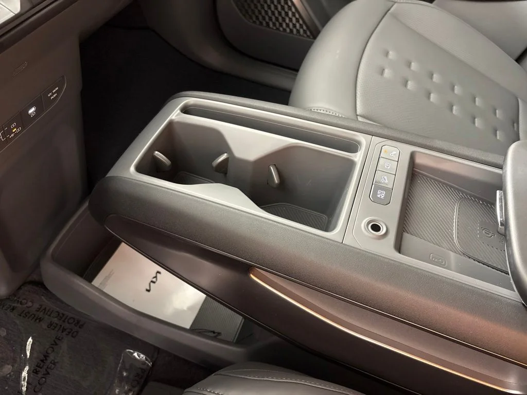 New 2026 Ocean Blue Kia Wind AWD image 42