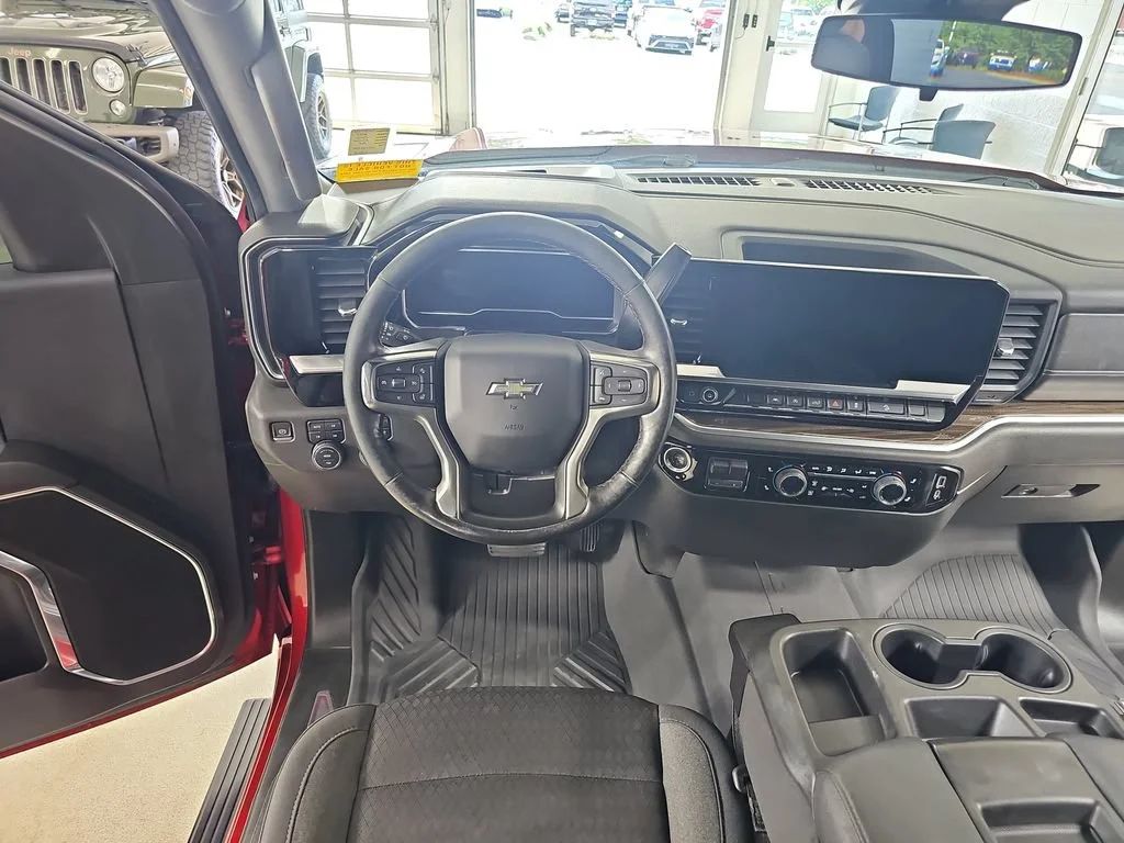 Used 2022 Cherry Red Tintcoat Chevrolet RST image 19
