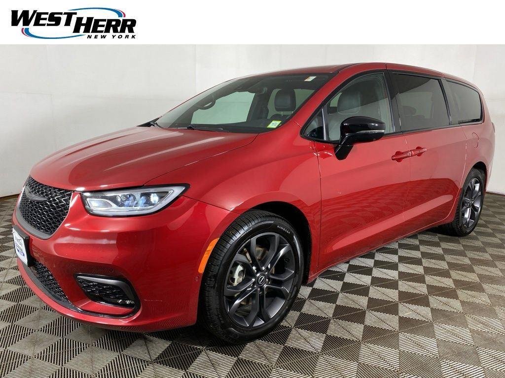 Used 2026 Red Hot Pearlcoat Chrysler Select image 24