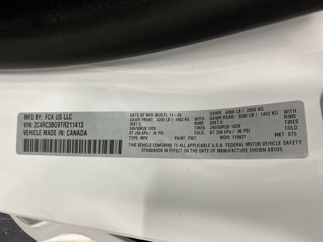 New 2026 Bright White Clear-Coat Exterior Paint Chrysler Select image 40