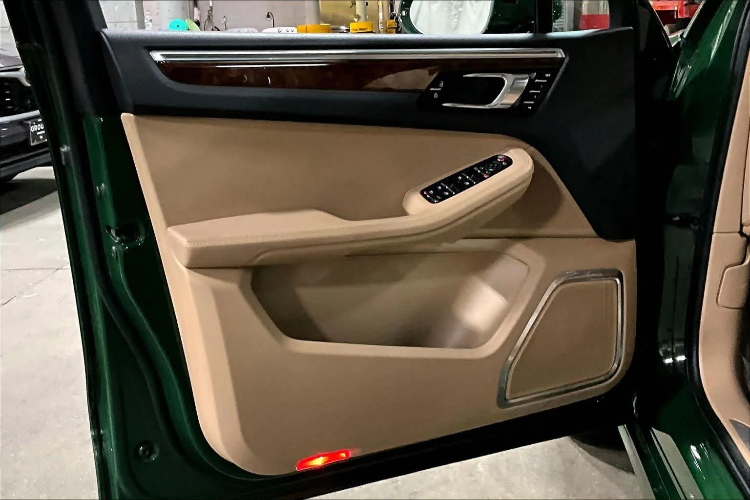 Used 2020 Mamba Green Metallic Porsche Turbo image 22