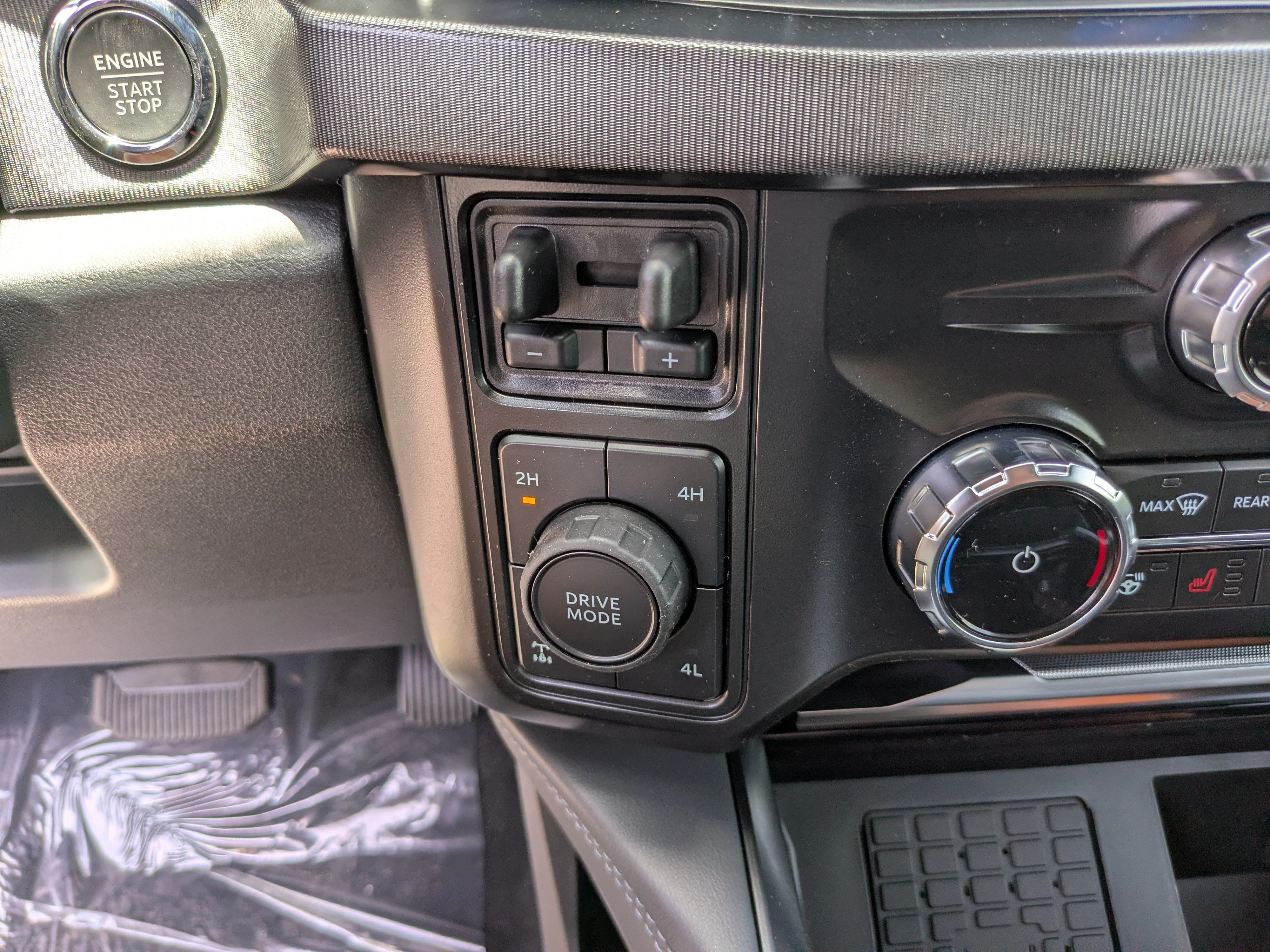 New 2026 Star White Metallic Tri-Coat Ford F-250® Platinum® image 30