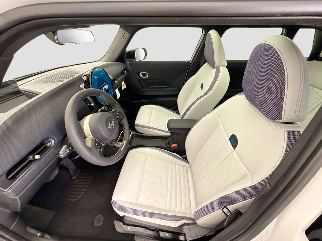 New 2026 Nanuq White Metallic MINI Signature Plus image 18
