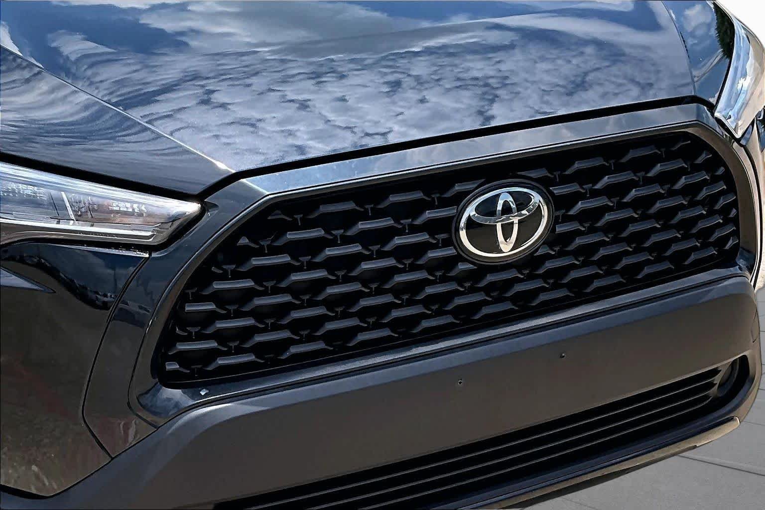 Used 2022 Jet Black Toyota LE image 29