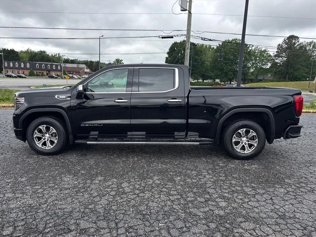 Used 2022 Black GMC Denali image 4