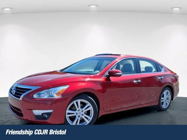 Used 2015 Red Nissan 3.5 SL image 1