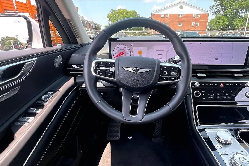 Used 2025 White Genesis 2.5T image 4