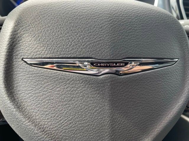 New 2026 Diamond Black Crystal Pearlcoat Chrysler Limited image 17