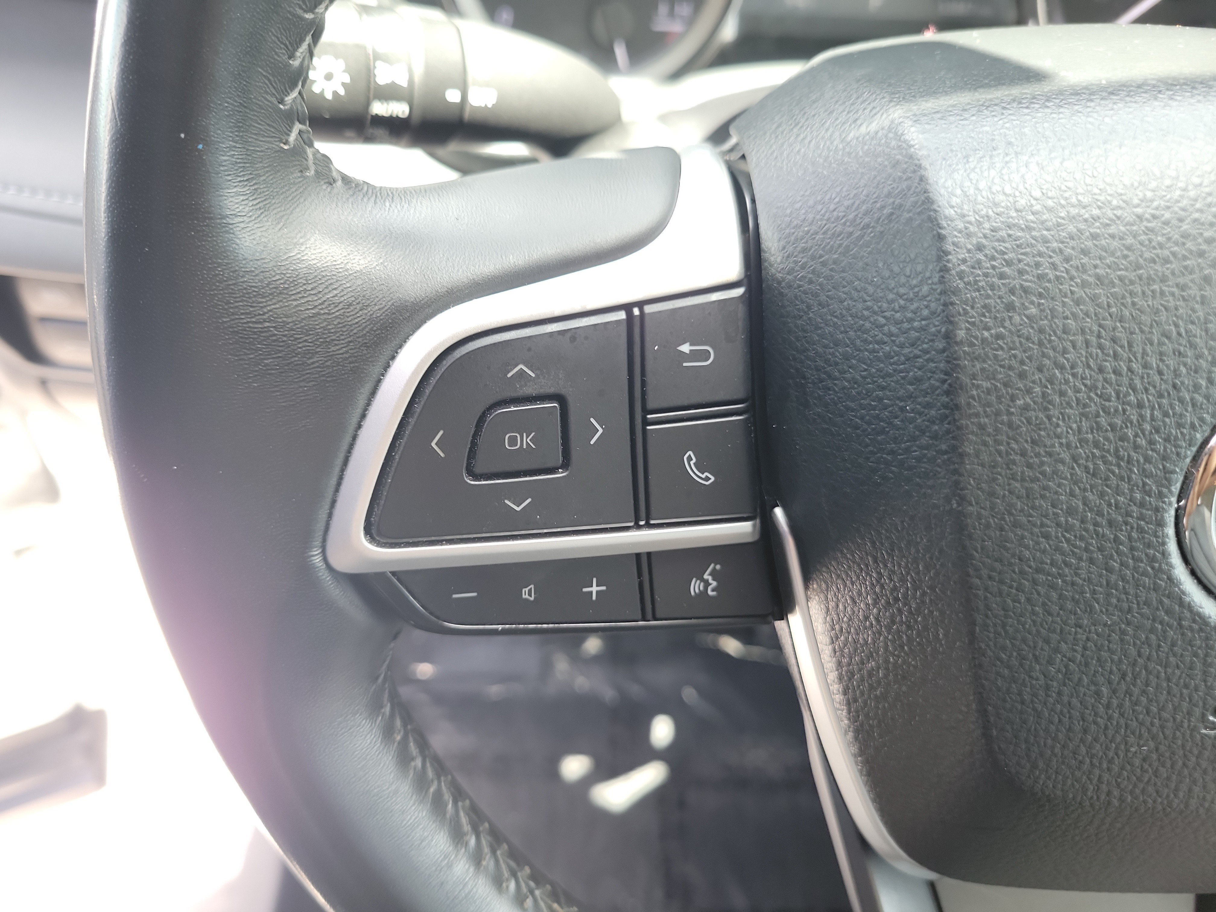 Used 2020 Billet Silver Metallic Clearcoat Jeep Altitude image 30