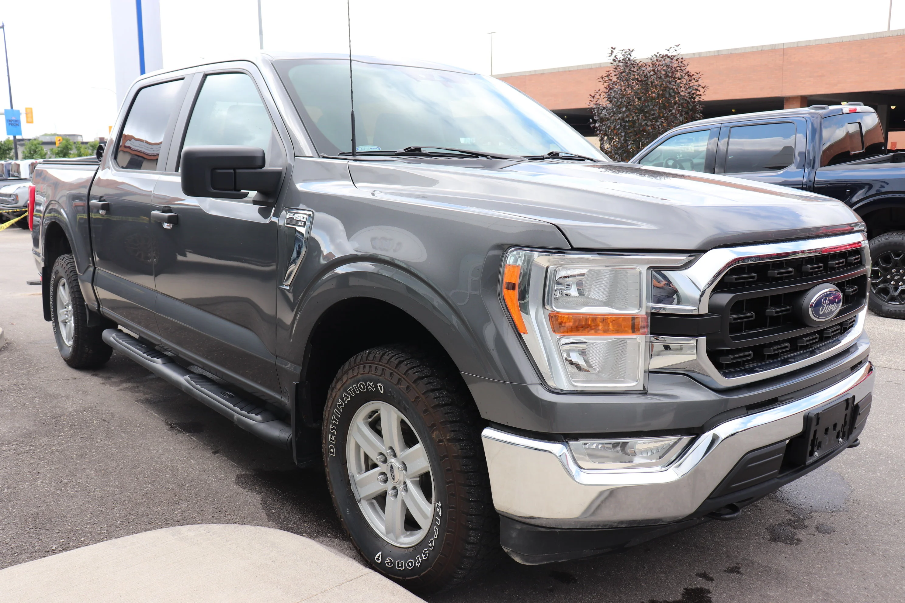 Certified Used 2022 Gray Ford XLT image 5