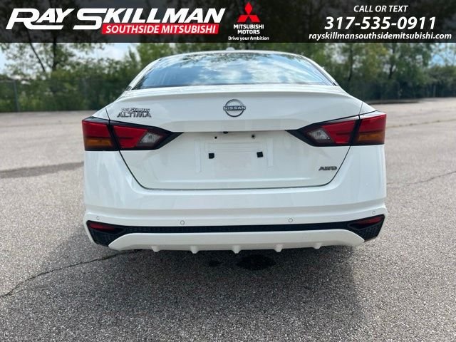 Used 2025 White Nissan 2.5 SV image 6