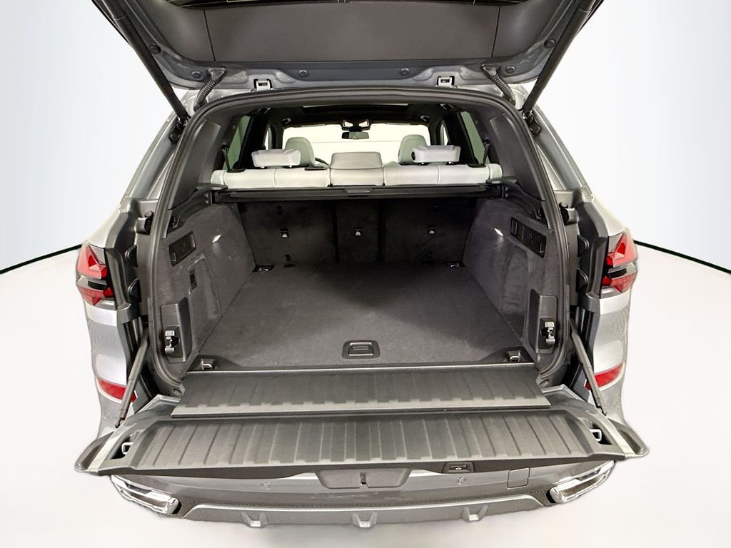 Used 2026 Gray Metallic BMW xDrive40i image 28