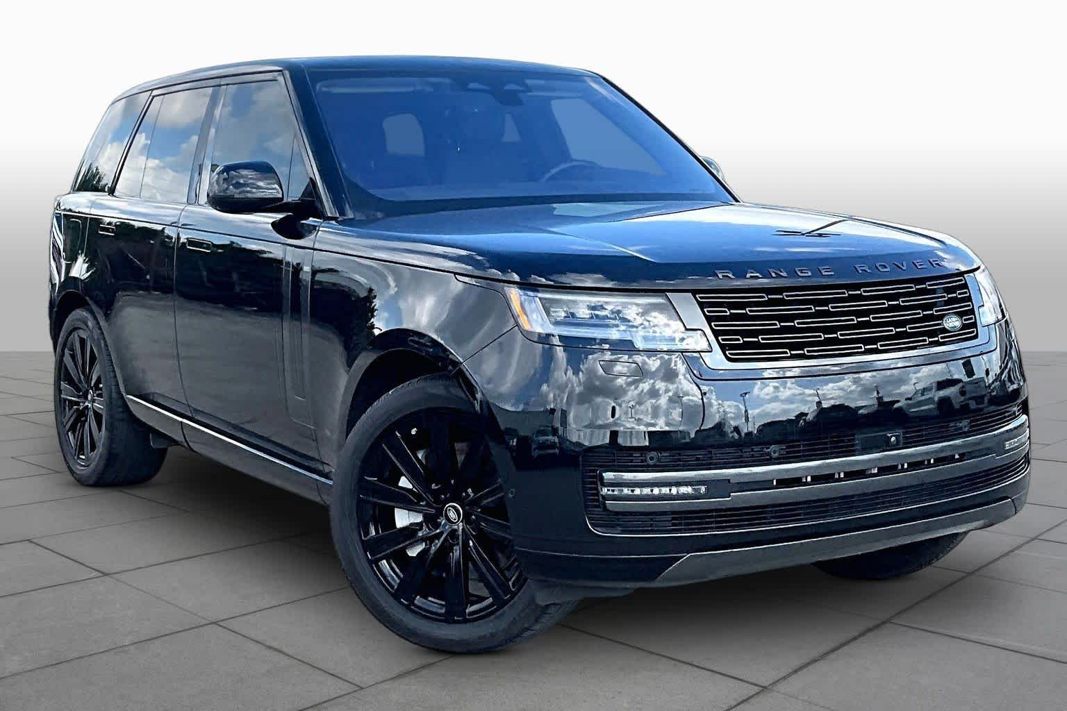 Used 2023 Santorini Black Metallic Land Rover SE image 3