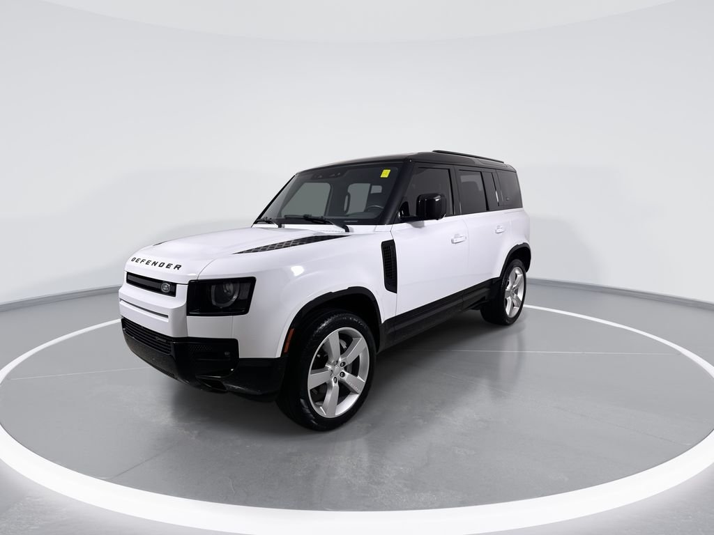 Used 2023 White Land Rover X-Dynamic SE image 4