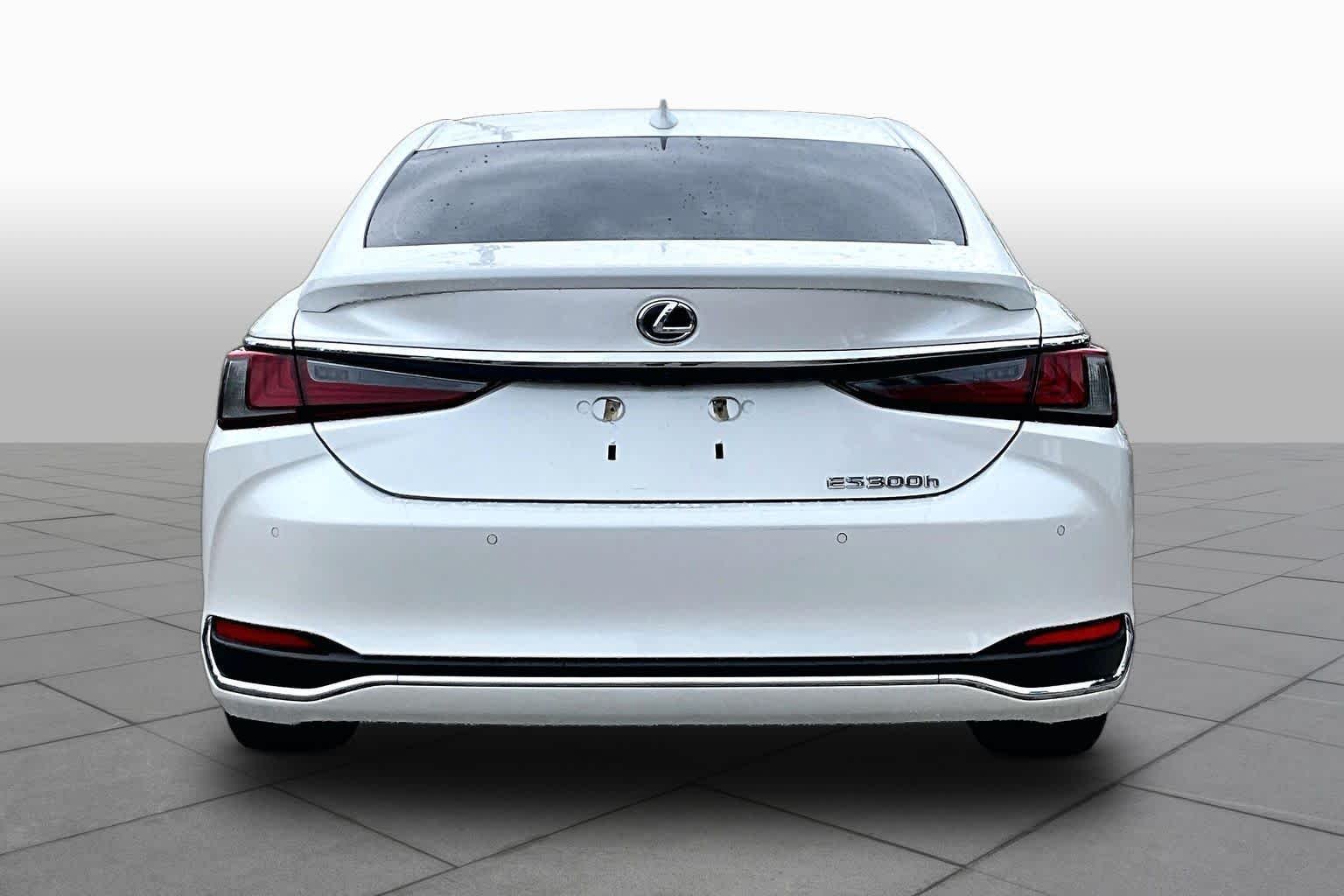 Used 2019 Eminent White Pearl Lexus  image 5
