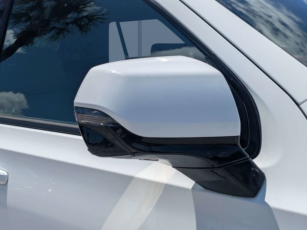 Used 2021 White Chevrolet Z71 image 10