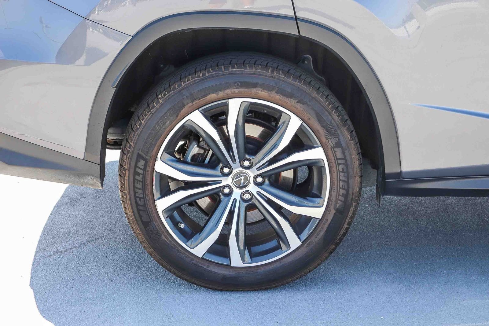 Used 2022 Gray Lexus 350 image 9