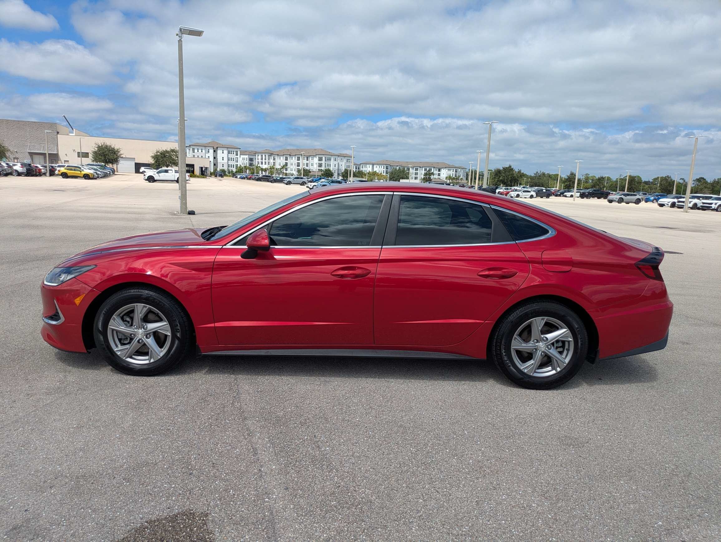 Used 2020 Calypso Red Hyundai SE image 7