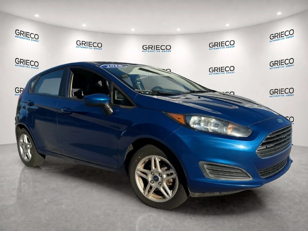 Used 2018 Blue Ford SE image 1