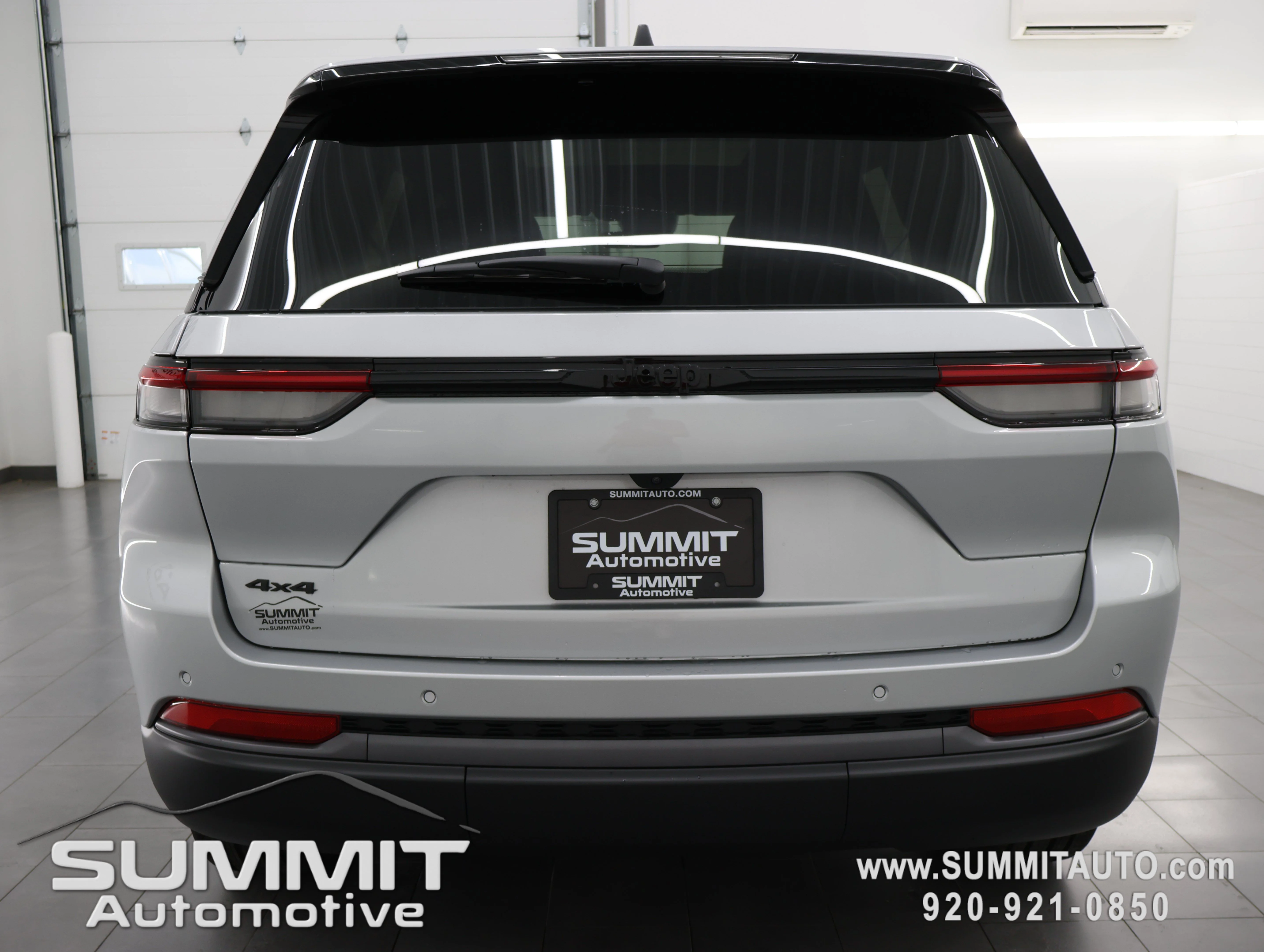 New 2026 Silver Zynith Exterior Paint Jeep Limited image 28