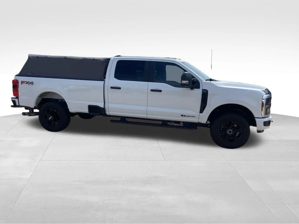 Used 2025 White Ford XL image 12