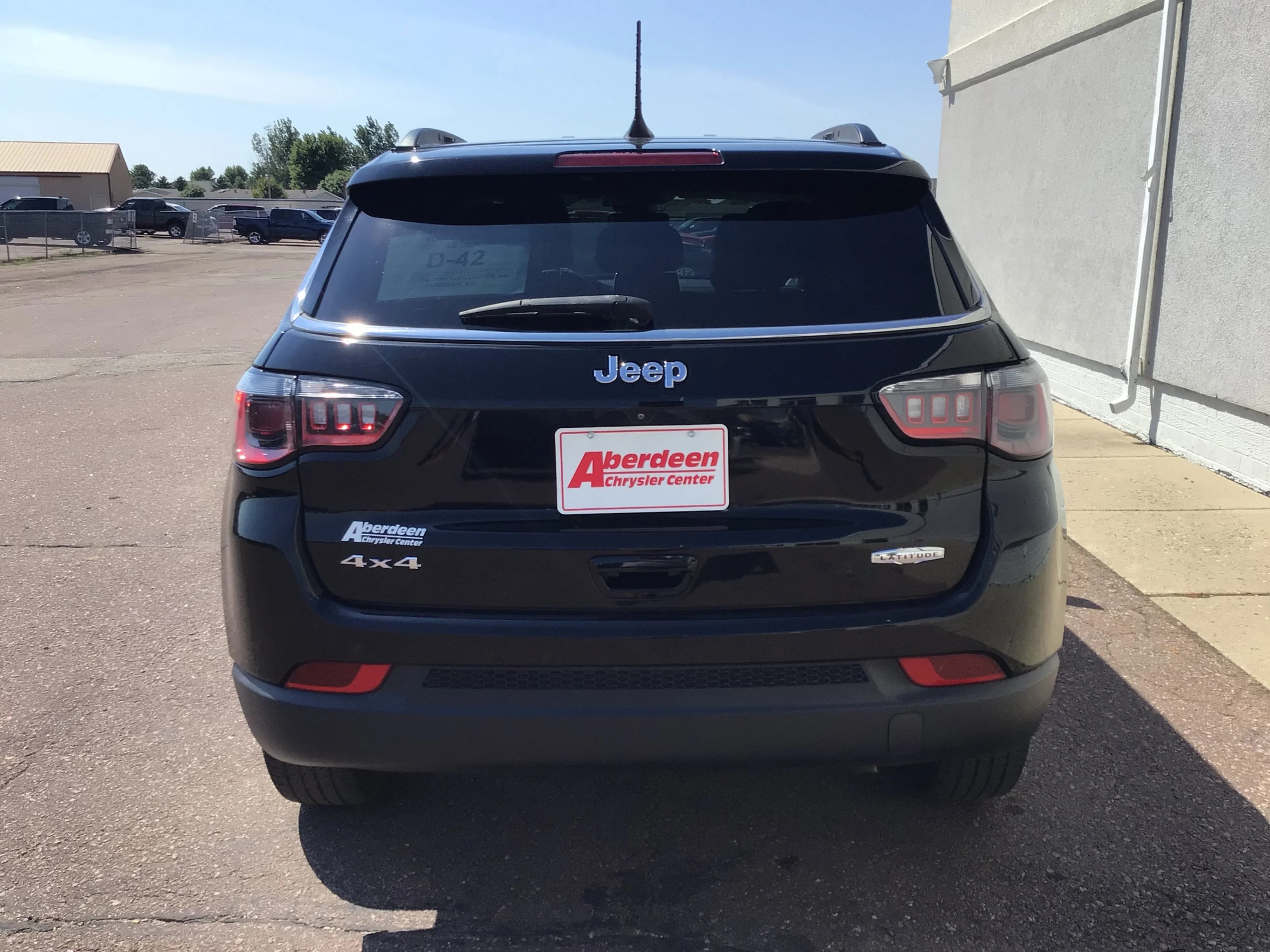 Used 2022 Black Jeep Latitude image 6