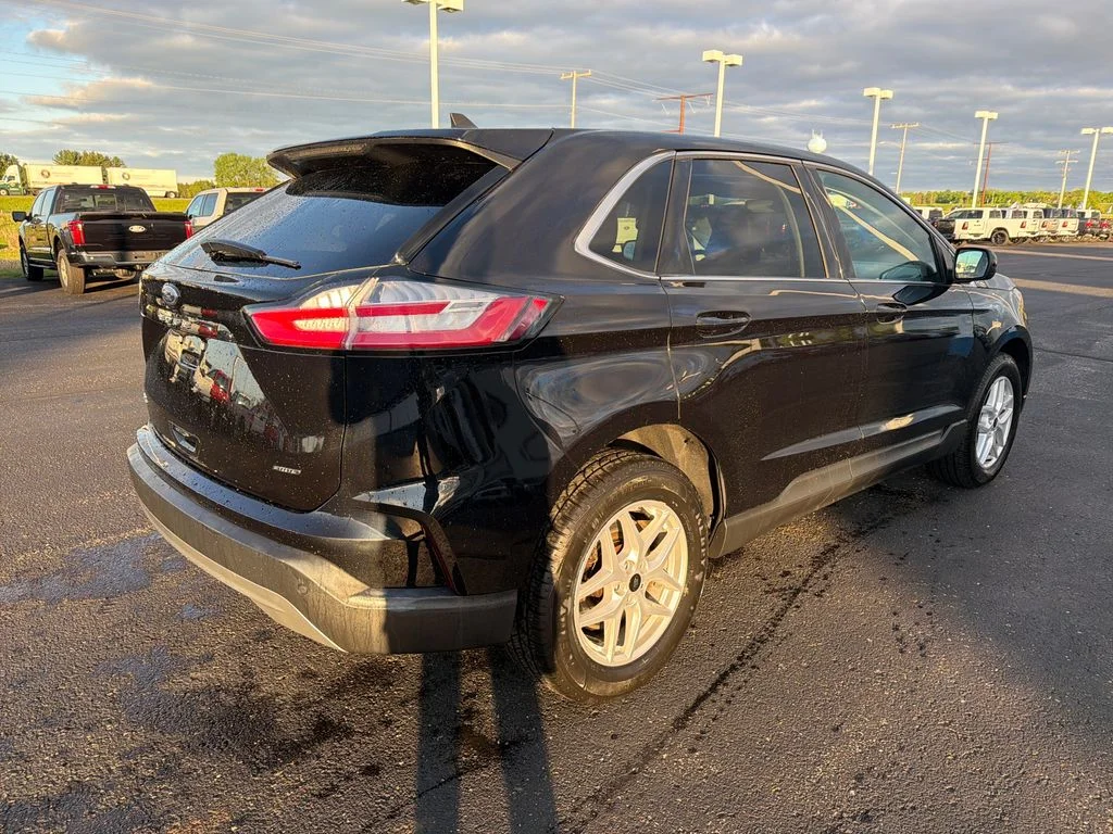 Used 2024 Black Ford SEL image 5