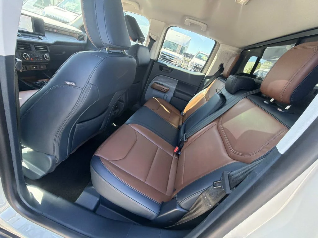 Used 2024  Ford Lariat image 28