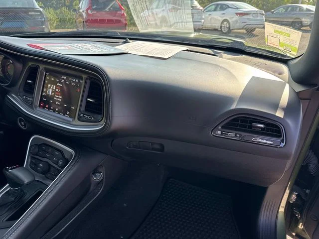 Used 2022 Green Dodge SXT image 17