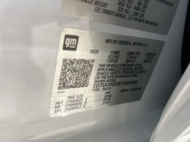 New 2026 White GMC SLT image 30