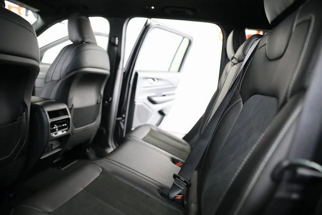 2025 Jeep Grand Cherokee Altitude - Photo 19